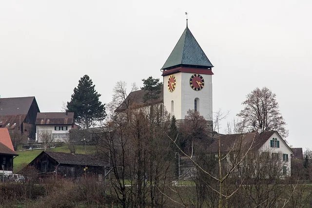 Chiesa di Illnau con le case circostanti – rappresentazione sfocata