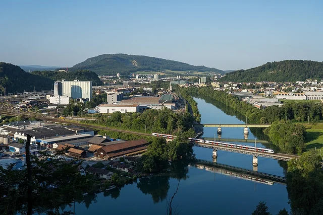 Veduta sui ponti dell’Aare e sugli impianti ferroviari presso Olten – rappresentazione sfocata